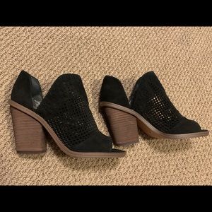 Vince Camuto Fritzey peep toe